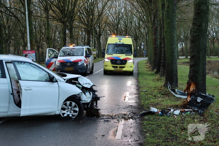 Eenzijdig ongeval eindigt tegen boom