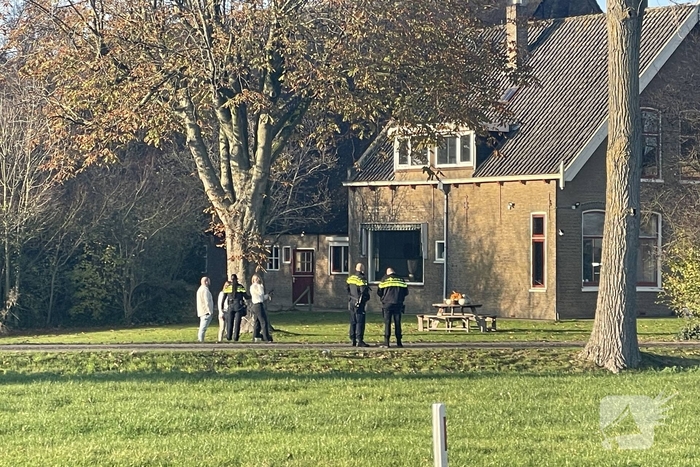 Brand in schoorsteen van oude boerderij