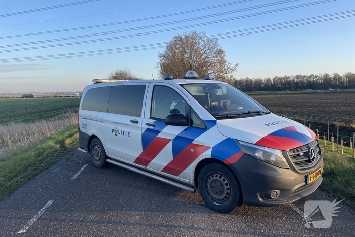 Auto raakt van de weg bij verkeersongeval