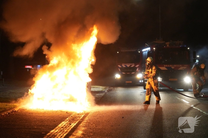 Auto volledig verwoest door brand