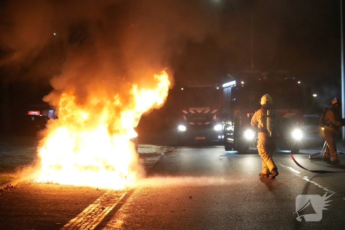 Auto volledig verwoest door brand
