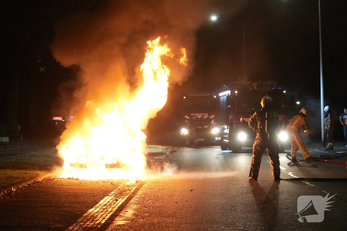Auto volledig verwoest door brand