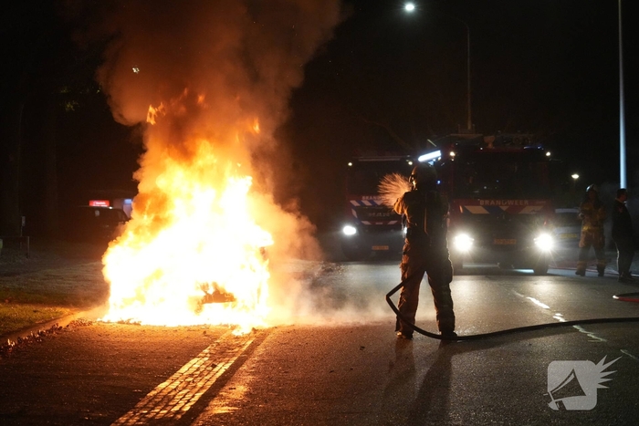 Auto volledig verwoest door brand