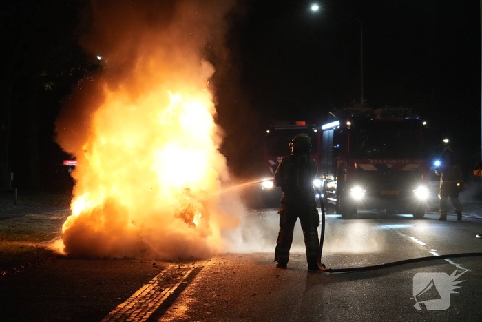 Auto volledig verwoest door brand