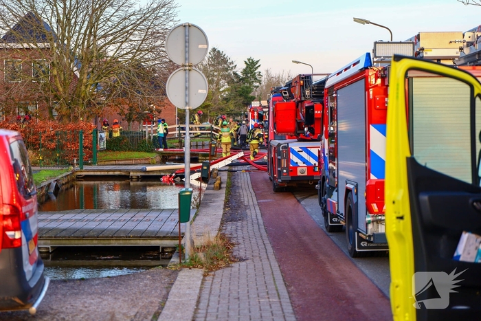 Grote brand in paardenstal met rookoverlast