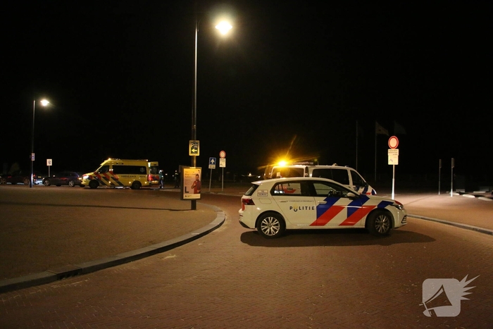 Auto rijdt over been na uitstappen