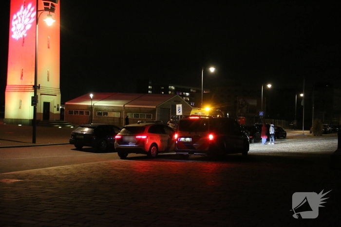 Auto rijdt over been na uitstappen