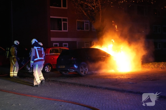 Auto in brand gestoken