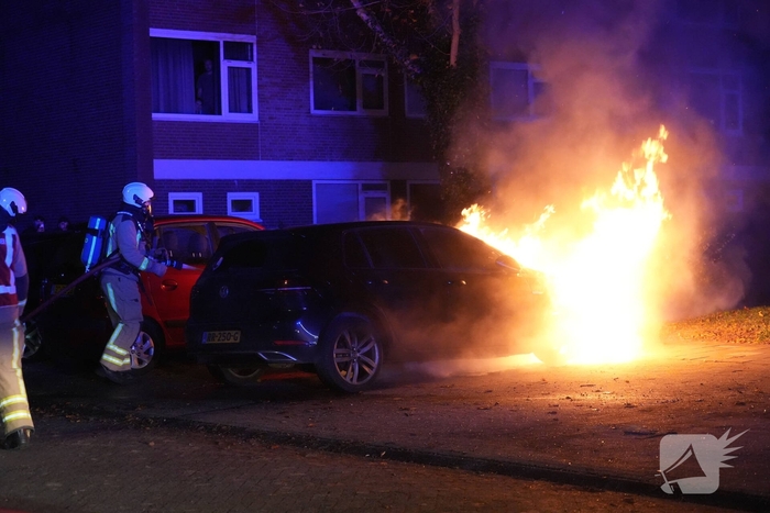 Auto in brand gestoken