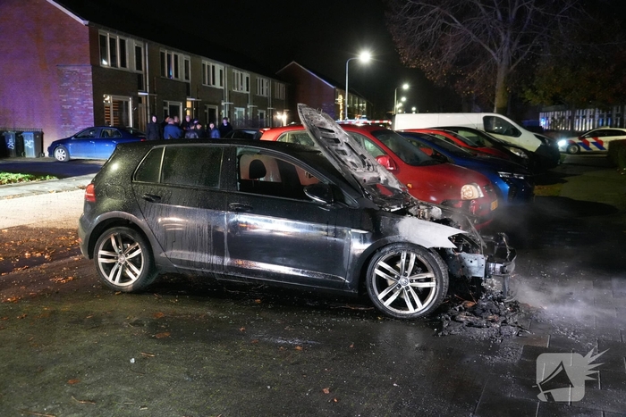 Auto in brand gestoken