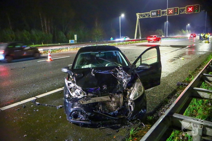 Botsing tussen meerdere auto's leidt tot gewonden