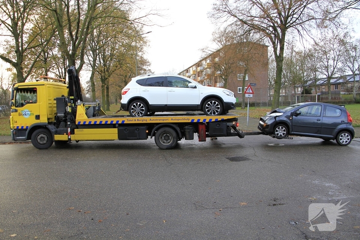 Kindje en bestuurder gewond bij aanrijding