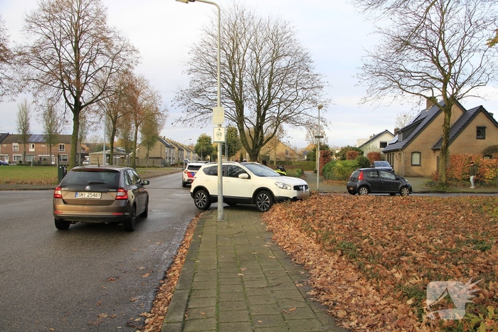 Kindje en bestuurder gewond bij aanrijding