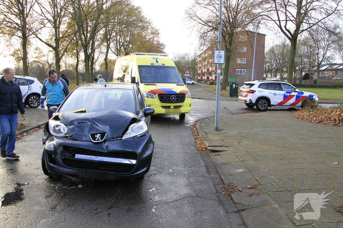 Kindje en bestuurder gewond bij aanrijding