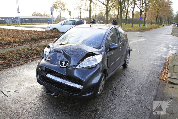 Kindje en bestuurder gewond bij aanrijding