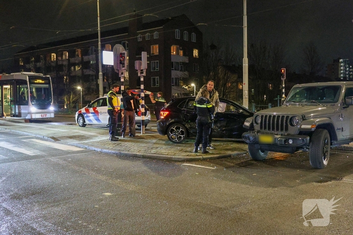 Ongeval tussen jeep en personenauto leidt tot verkeershinder