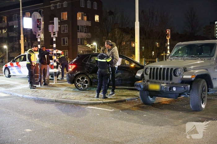 Ongeval tussen jeep en personenauto leidt tot verkeershinder