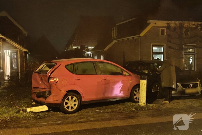 Auto belandt in tuin na botsing
