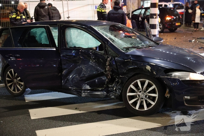 Twee gewonden na ongeval tussen twee auto's