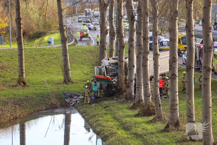 Zwaargewonde chauffeur overlijdt na crash