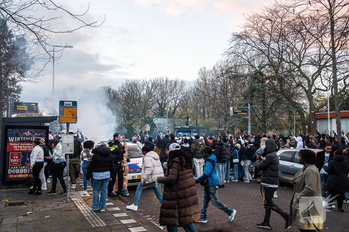 Gewonde na melding schietpartij bij uitvaart, verdachten op de vlucht