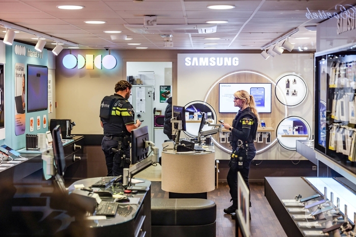 Overval met dreiging wapen in winkel