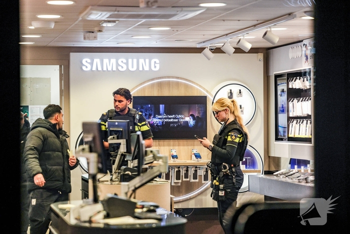 Overval met dreiging wapen in winkel