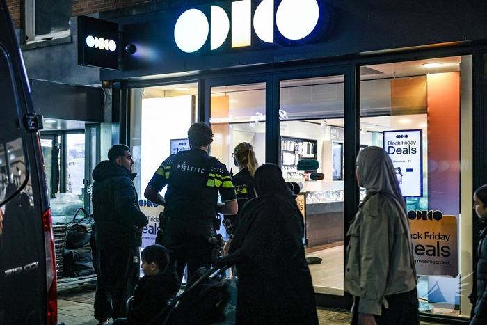 Overval met dreiging wapen in winkel