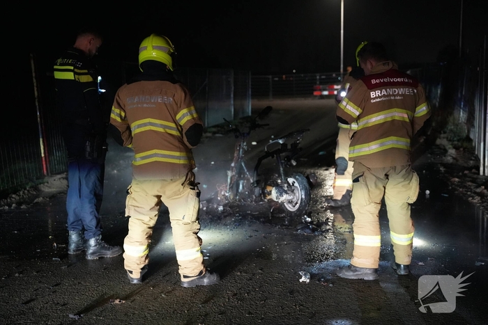 Scooter verwoest door brand