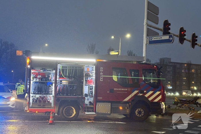 Brandweer bevrijdt bestuurder uit auto