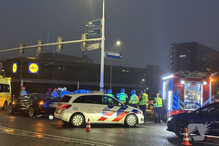 Brandweer bevrijdt bestuurder uit auto