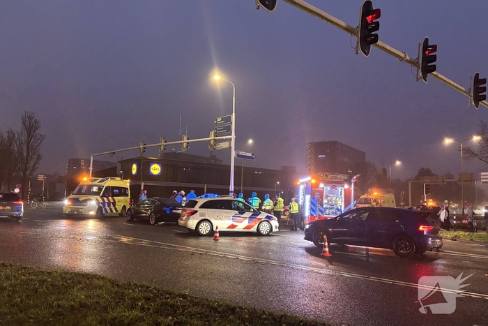 Brandweer bevrijdt bestuurder uit auto