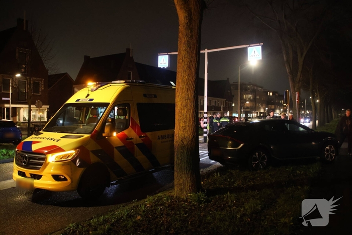 Kop-staart botsing bij zebrapad