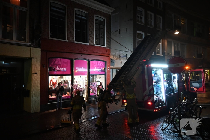 Hoogwerker en tankautospuiten ingezet voor brand