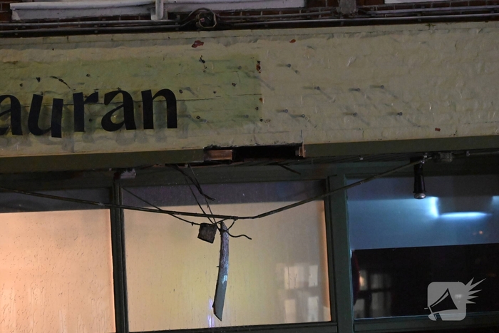 Hoogwerker en tankautospuiten ingezet voor brand