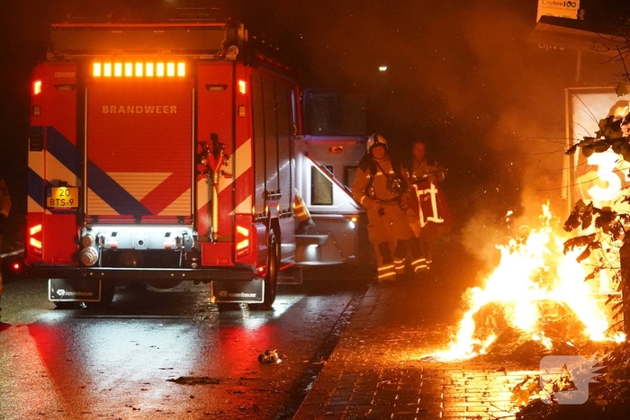Vuilniscontainer in bushokje in brand gestoken