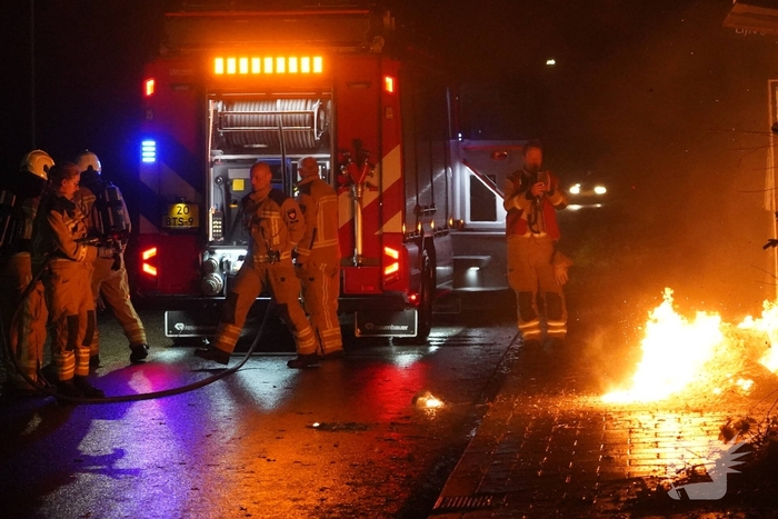 Vuilniscontainer in bushokje in brand gestoken