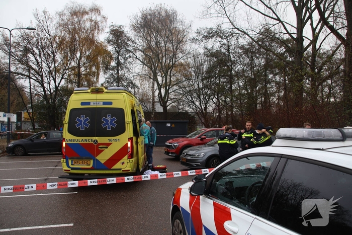 Steekincident tussen rijinstructeurs op parkeerplaats