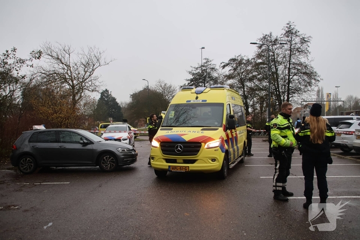 Steekincident tussen rijinstructeurs op parkeerplaats