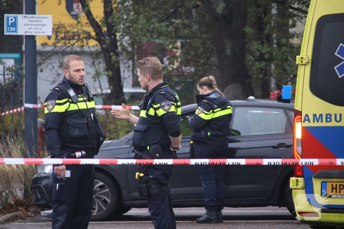 Steekincident tussen rijinstructeurs op parkeerplaats