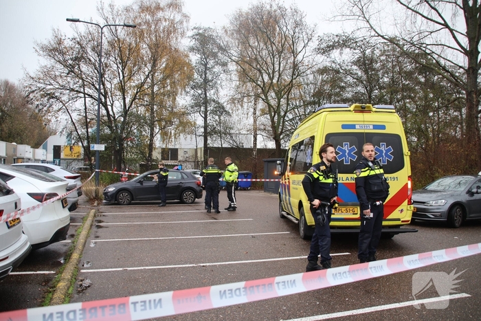 Steekincident tussen rijinstructeurs op parkeerplaats