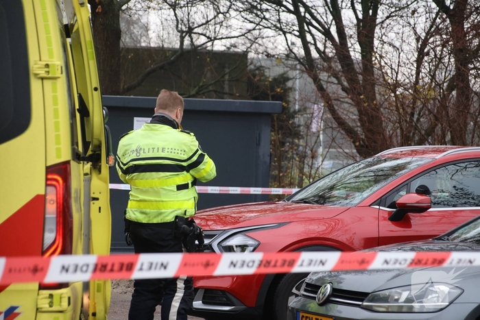Steekincident tussen rijinstructeurs op parkeerplaats