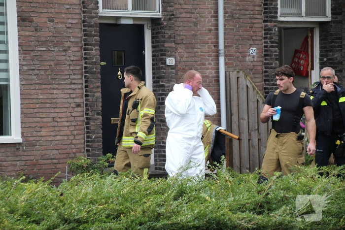 Hulpdiensten in actie bij woning vol afval