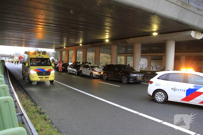 Acht voertuigen betrokken bij kettingbotsing