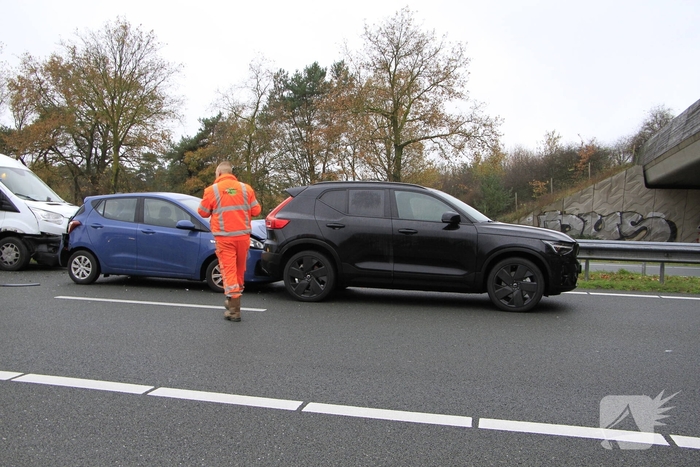 Acht voertuigen betrokken bij kettingbotsing