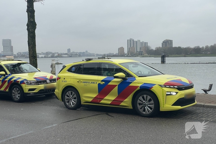 Zoekactie in het water na aantreffen kleding