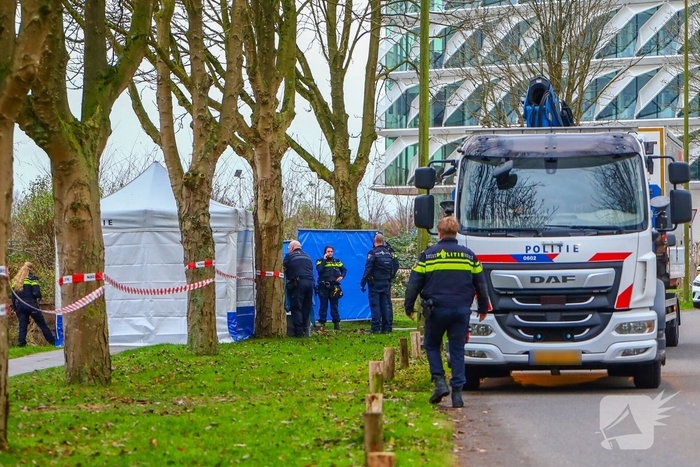 Overleden persoon gevonden in sloot nabij ziekenhuis