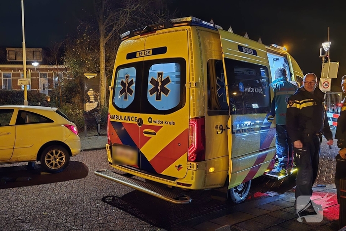 Snelle actie redt kind onder voertuig