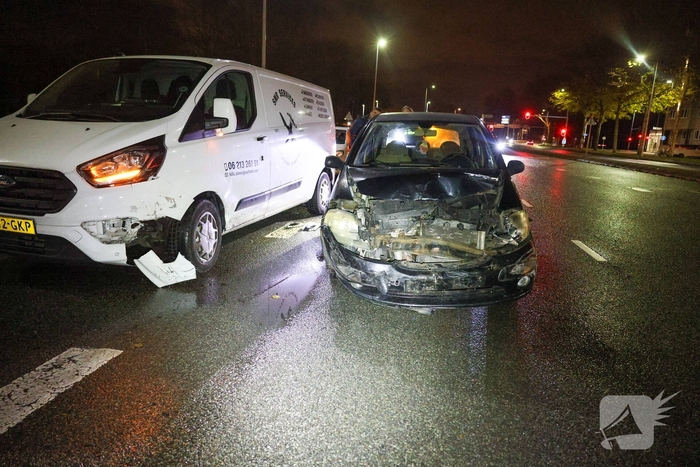 Ongeval tussen auto en bus