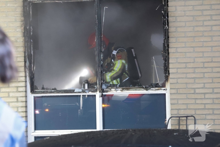 Explosie veroorzaakt woningbrand met gewonde